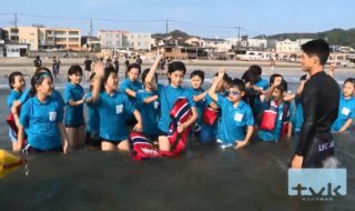 小学生が新聞記者体験　湘南の海を知ろう