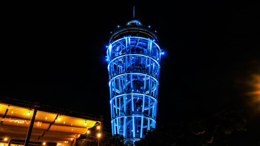 【今週土曜日】江の島シーキャンドル ブルーライトアップ点灯式